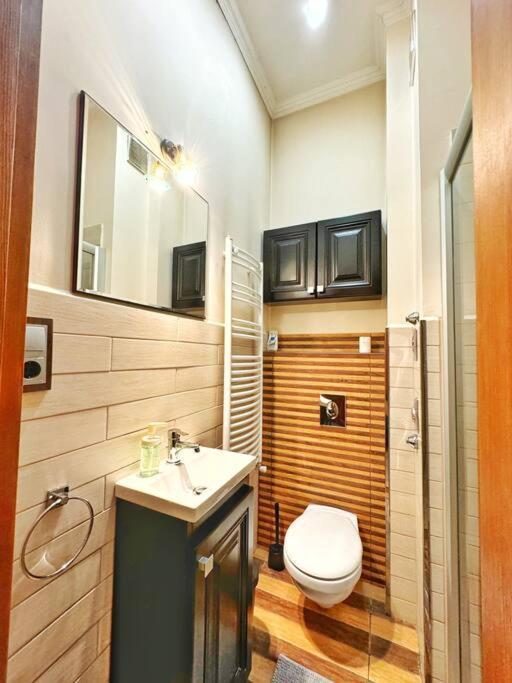 Ultra Central Apartment / 10 Ppl Budapest Bagian luar foto