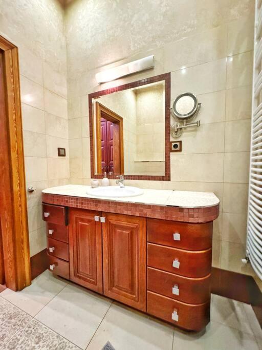 Ultra Central Apartment / 10 Ppl Budapest Bagian luar foto