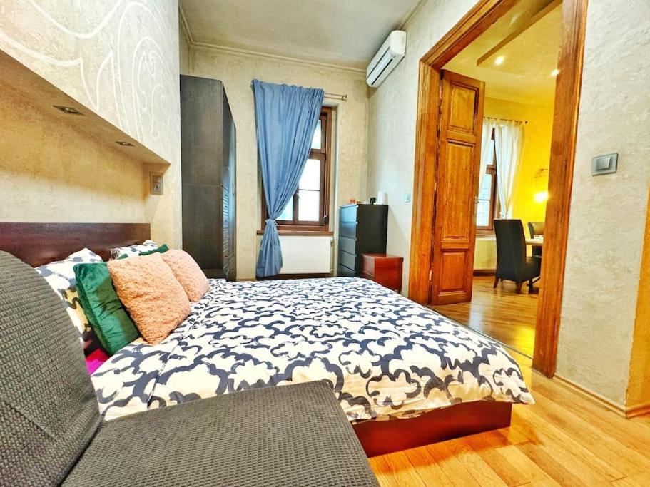 Ultra Central Apartment / 10 Ppl Budapest Bagian luar foto