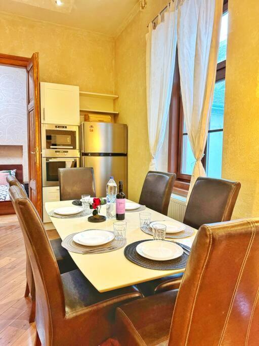 Ultra Central Apartment / 10 Ppl Budapest Bagian luar foto