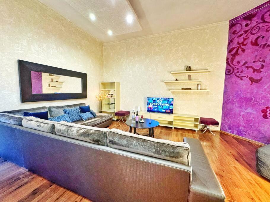 Ultra Central Apartment / 10 Ppl Budapest Bagian luar foto